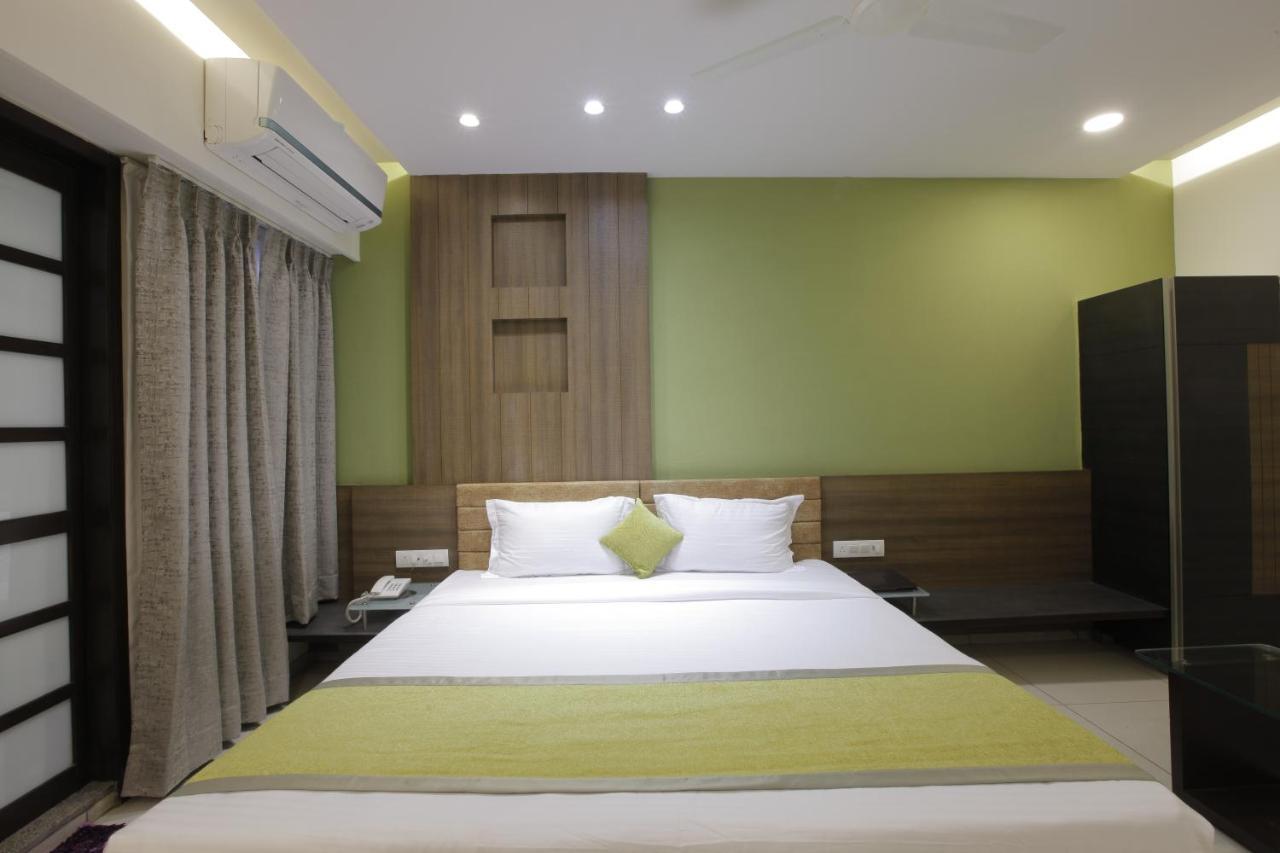 Hotel The Lotus Park Ahmedabad Eksteriør bilde